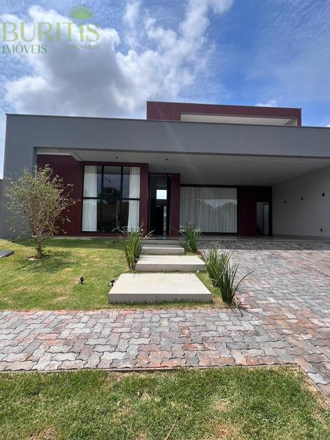 Casa à venda em Rio Verde, Condomínio Vale das Araras, com 4 suítes, com 235 m²