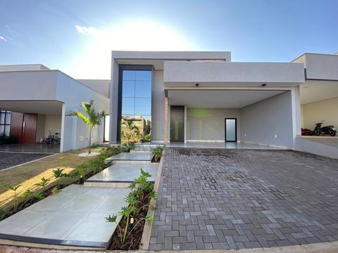 Casa à venda em Rio Verde, Condomínio Residencial Villa Capri, com 3 suítes, com 204 m²
