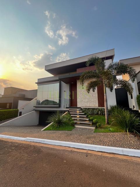 Casa à venda em Rio Verde, Residencial Green Park, com 3 suítes, com 341.85 m², Green Park