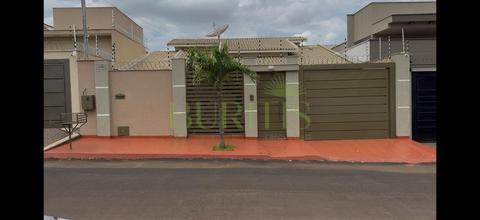 Casa à venda em Rio Verde, Residencial Interlagos, com 3 quartos, com 270 m²